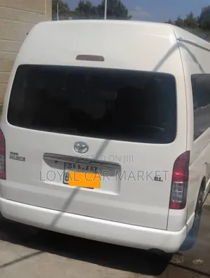 Toyota HiAce 2021 White