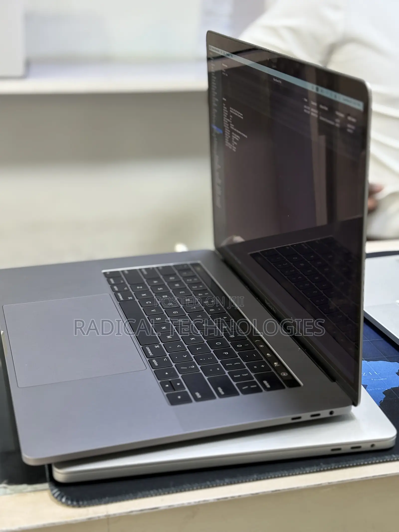 New Laptop Apple MacBook Pro 2017 16GB Intel Core I7 SSD 512GB