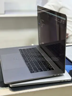 New Laptop Apple MacBook Pro 2017 16GB Intel Core I7 SSD 512GB