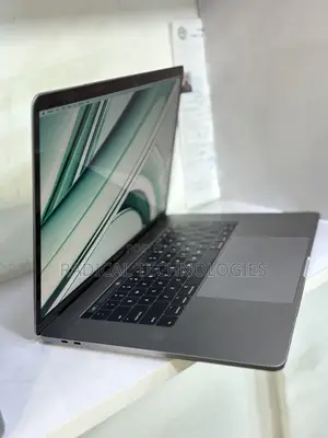 New Laptop Apple MacBook Pro 2017 16GB Intel Core I7 SSD 512GB