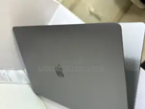 New Laptop Apple MacBook Pro 2017 16GB Intel Core I7 SSD 512GB