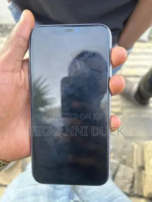 Photo - Apple iPhone 11 64 GB Purple