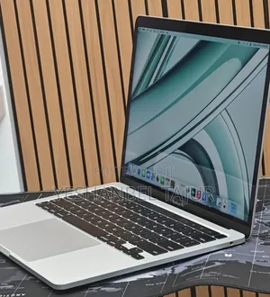 Photo - New Laptop Apple MacBook Pro 2022 M2 8GB Apple M2 SSD 256GB