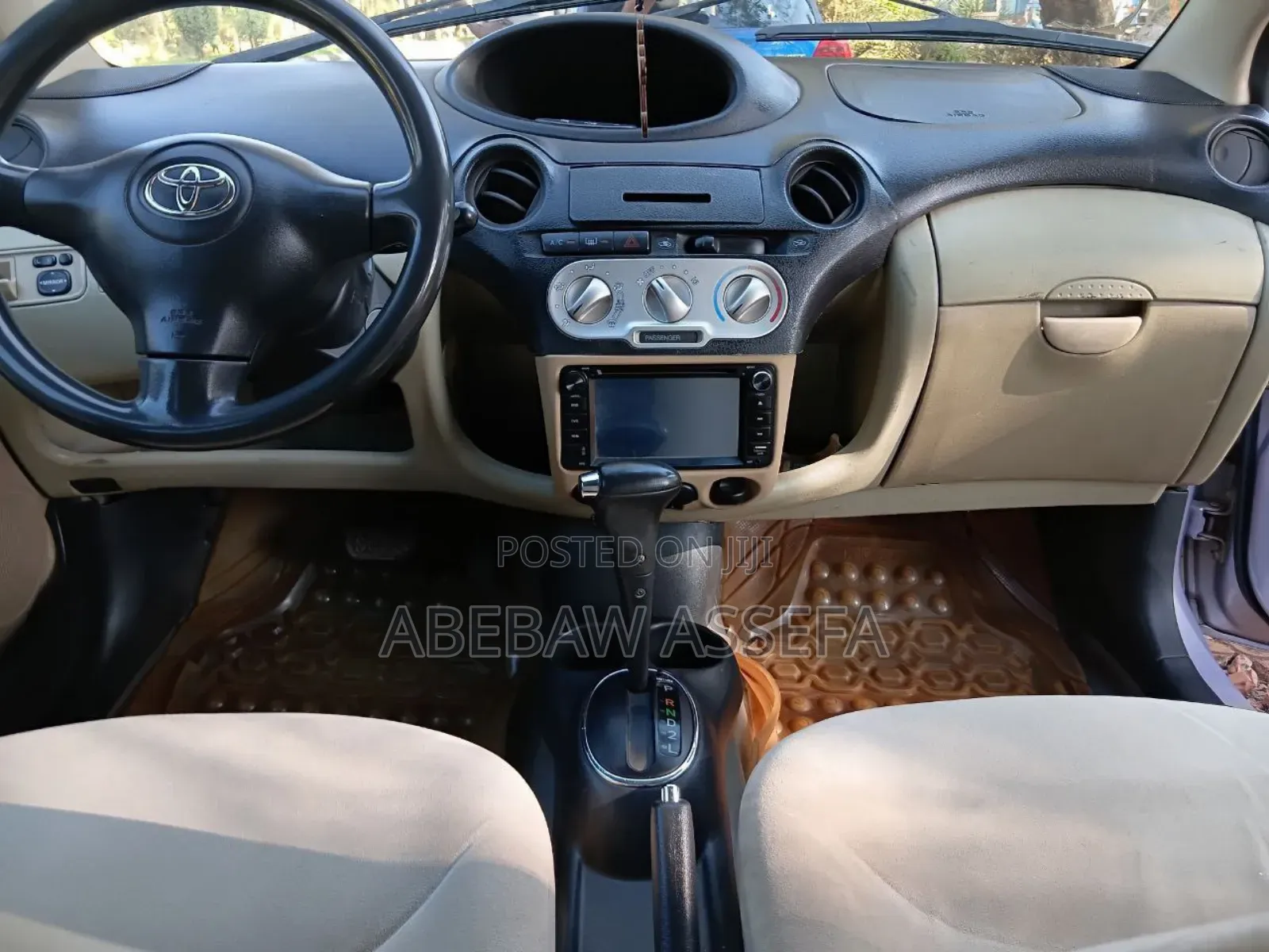 Toyota Vitz 2004 Silver