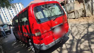 Toyota HiAce 2005 Red