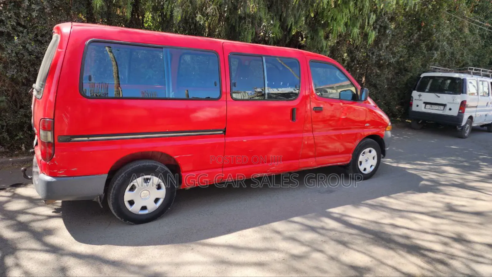 Toyota HiAce 2005 Red