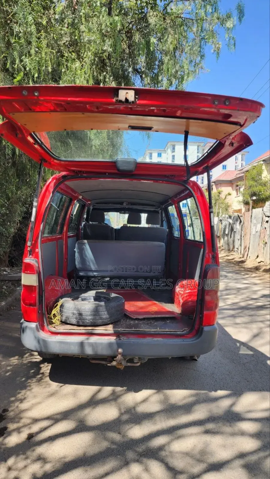 Toyota HiAce 2005 Red