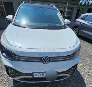 Photo - New Volkswagen ID.6 2023 White