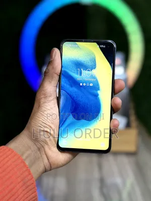 Photo - Samsung Galaxy S10e 128 GB Black