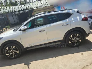 Photo - Hyundai Tucson 2020 White