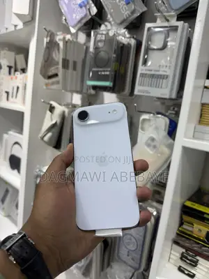 Photo - New Apple iPhone Air 256 GB Gold