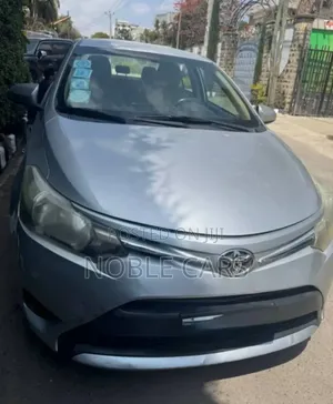 Photo - Toyota Yaris 2014 Silver