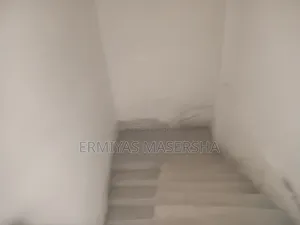 5bdrm House in Akaky Kaliti for sale