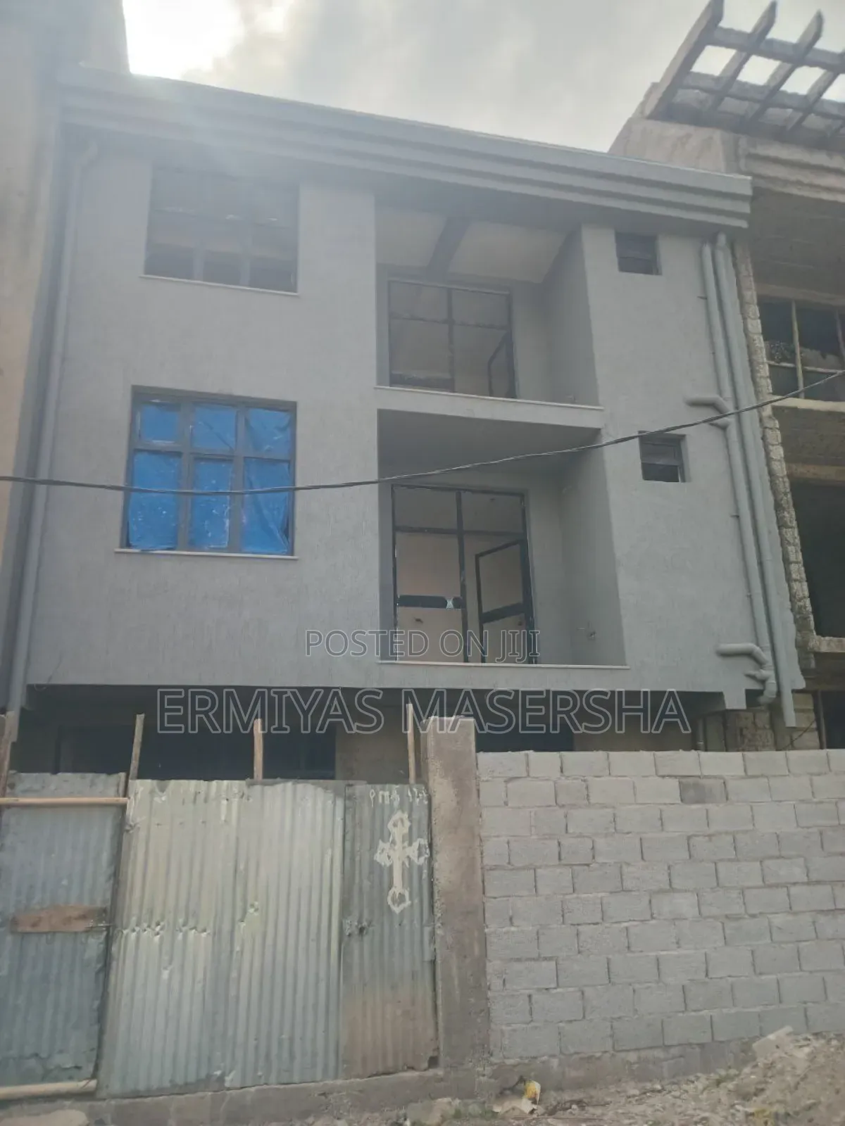 5bdrm House in Akaky Kaliti for sale