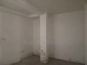 5bdrm House in Akaky Kaliti for sale