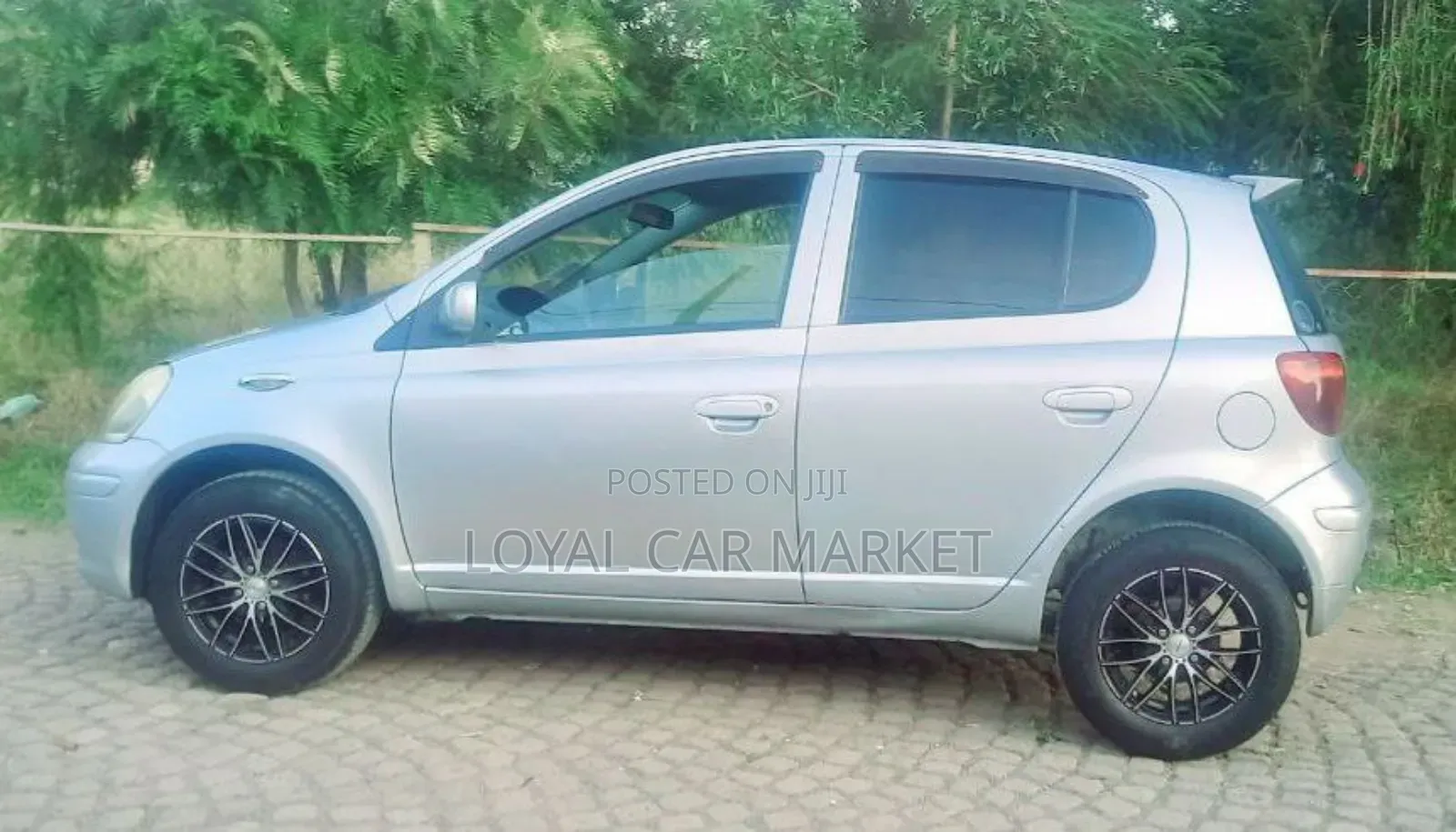 Toyota Vitz 2002 Silver
