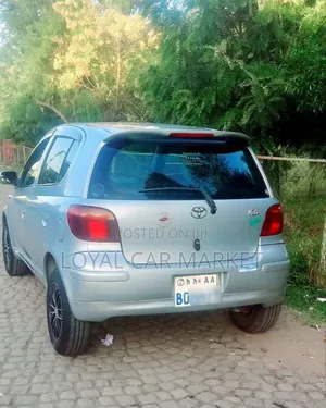 Toyota Vitz 2002 Silver
