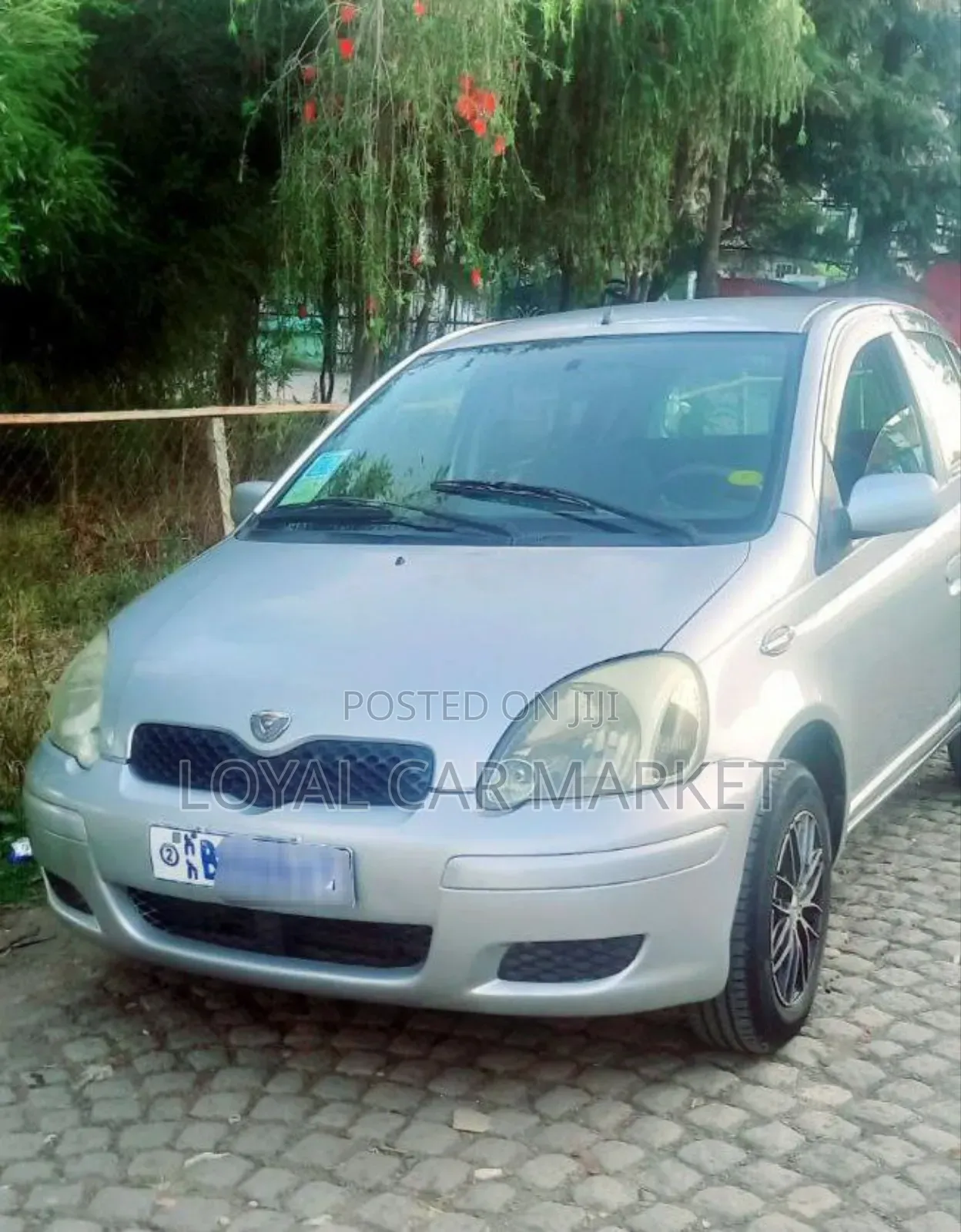 Toyota Vitz 2002 Silver