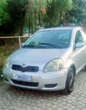 Toyota Vitz 2002 Silver