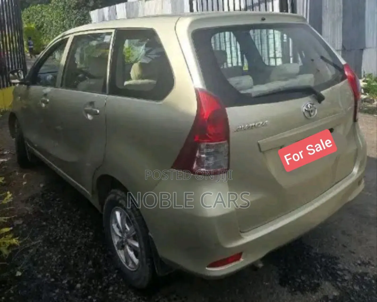 Toyota Avanza 2013 Gold