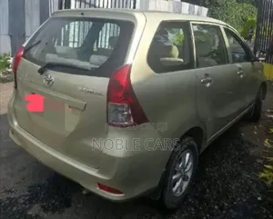 Toyota Avanza 2013 Gold
