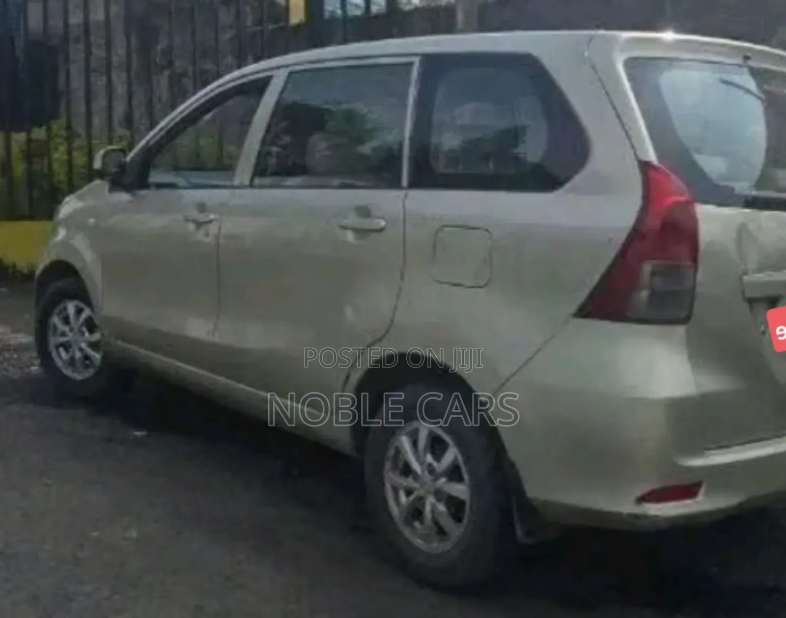 Toyota Avanza 2013 Gold