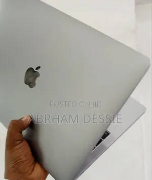 Photo - New Laptop Apple MacBook Pro 2017 8GB Intel Core i5 SSD 128GB