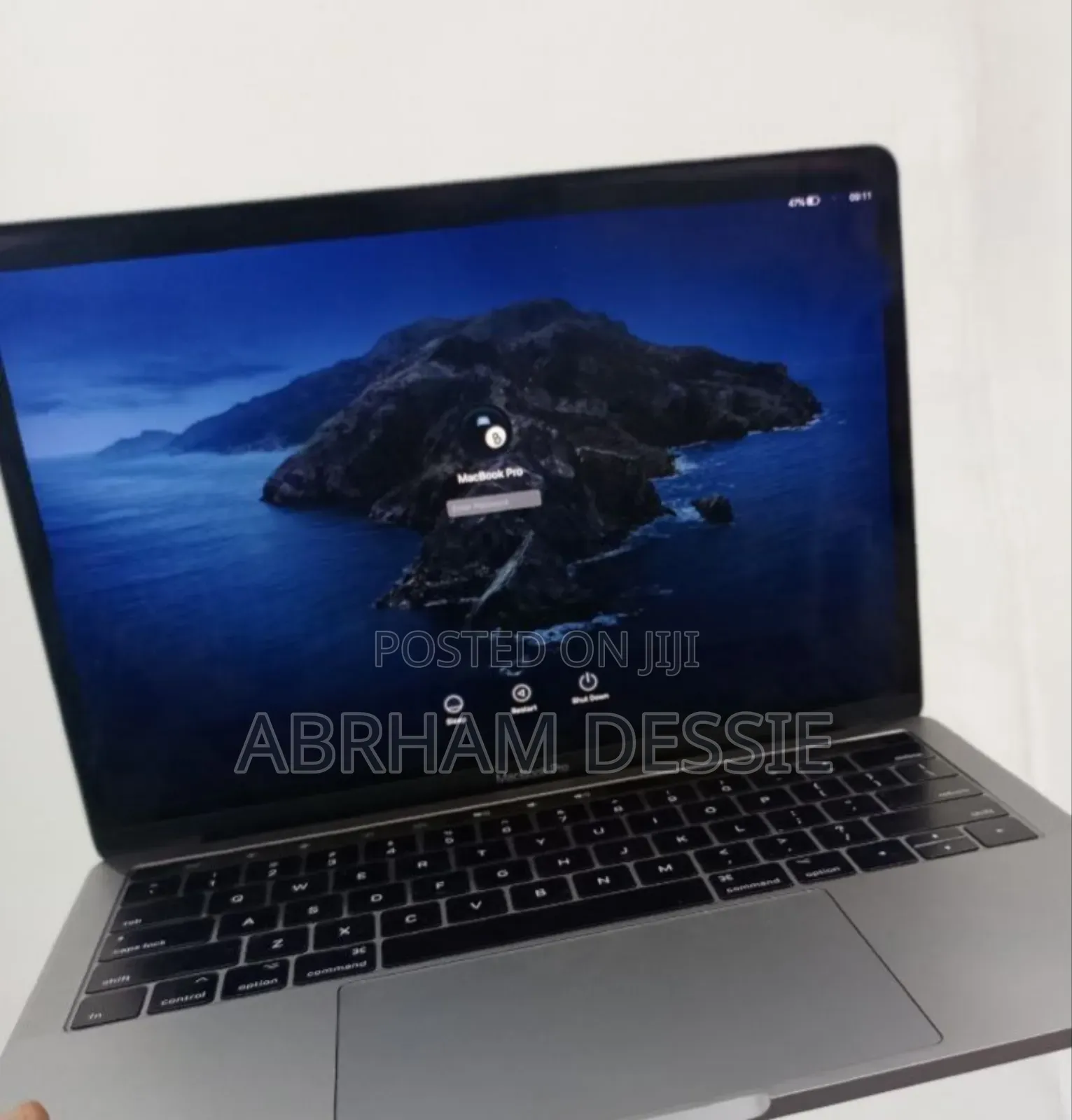 New Laptop Apple MacBook Pro 2017 8GB Intel Core i5 SSD 128GB