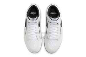 Nike Leo Banker Skateboarding