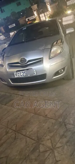 Toyota Yaris 2010 Silver