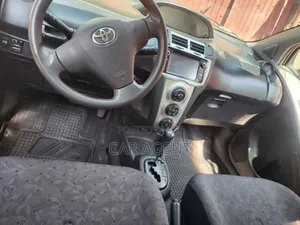 Toyota Yaris 2010 Silver