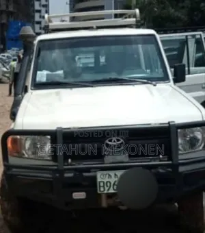 Photo - Toyota Land Cruiser 2015 White