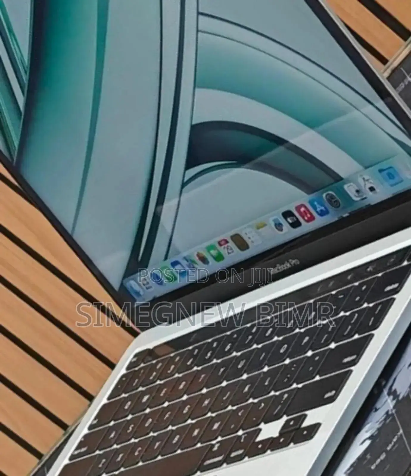 New Laptop Apple MacBook Pro 2023 M2 8GB Apple M2 SSD 256GB