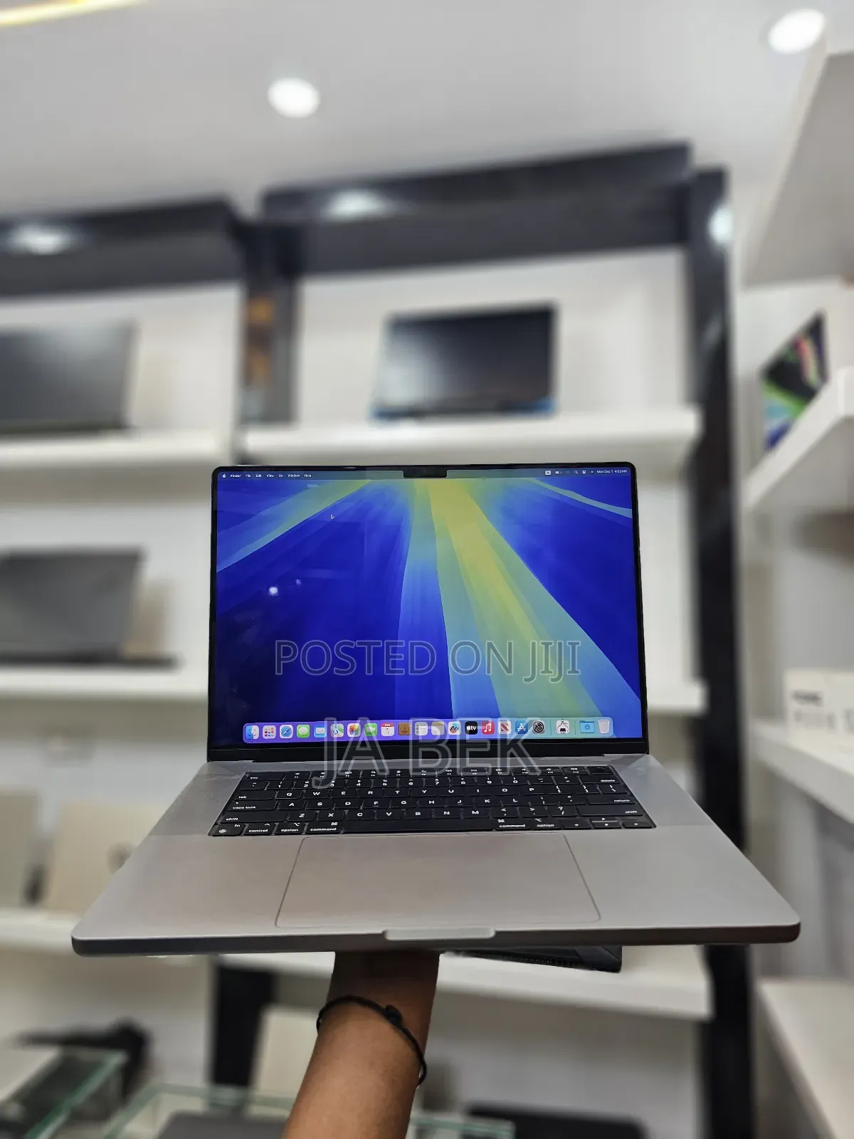 New Laptop Apple MacBook Pro M1 32GB Apple M1 Pro SSD 512GB