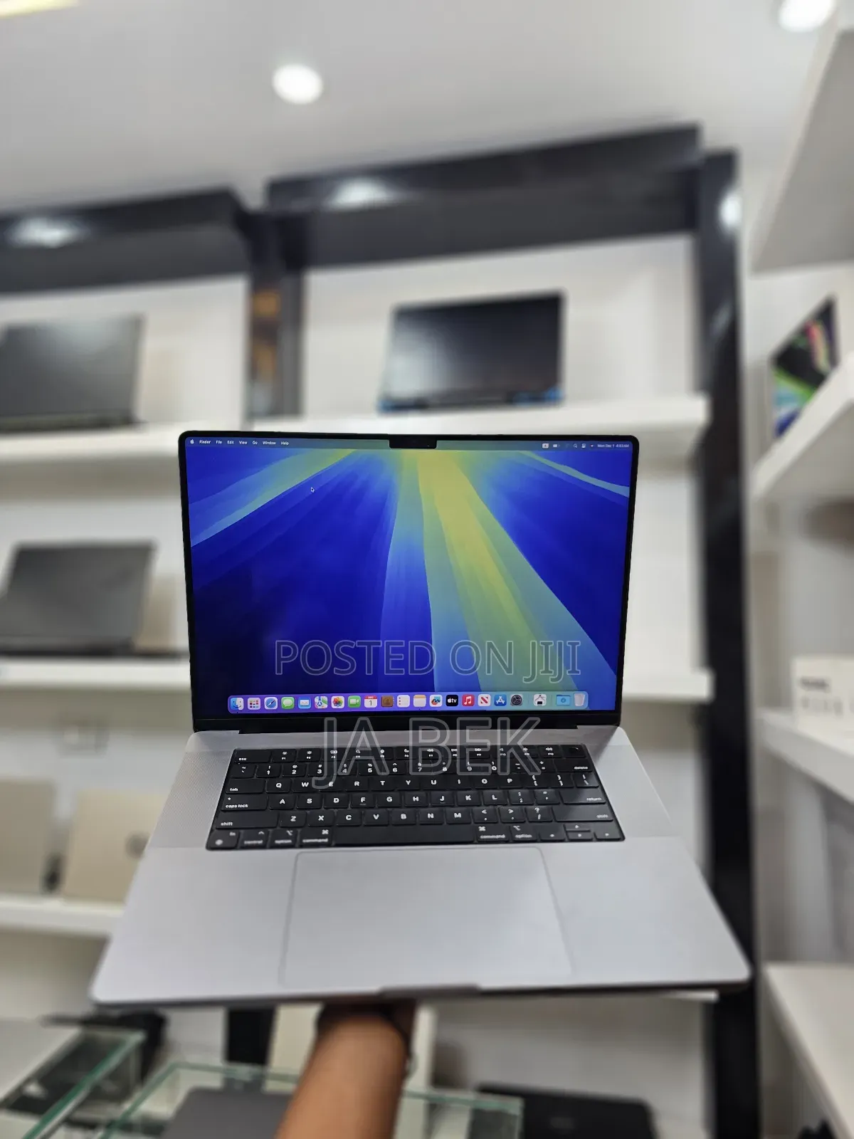 New Laptop Apple MacBook Pro M1 32GB Apple M1 Pro SSD 512GB