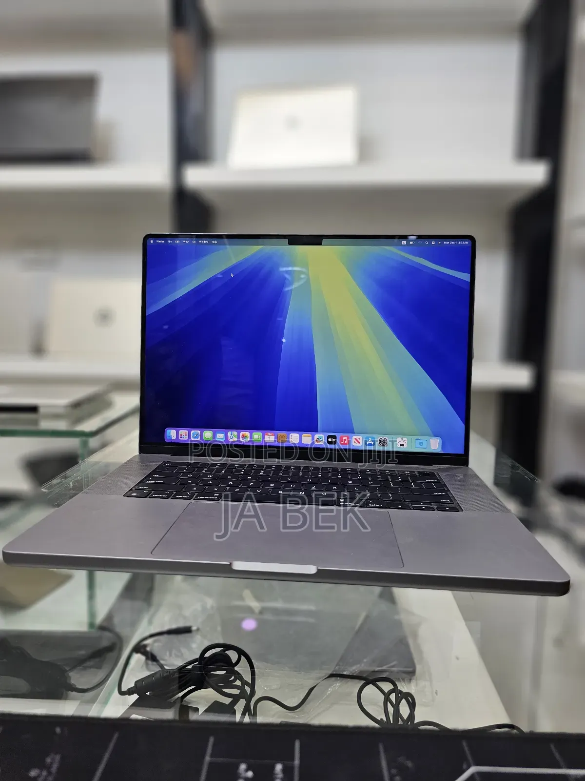 New Laptop Apple MacBook Pro M1 32GB Apple M1 Pro SSD 512GB