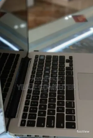 Photo - New Laptop Apple MacBook Pro 16GB Intel Core I5 SSD 256GB