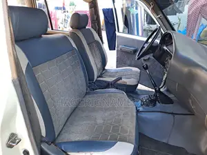 Toyota Land Cruiser 1990 White