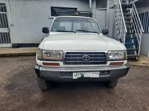 Photo - Toyota Land Cruiser 1990 White