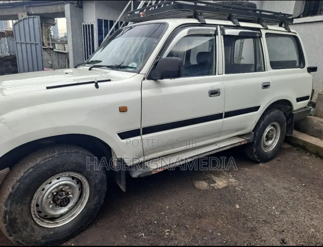 Toyota Land Cruiser 1990 White