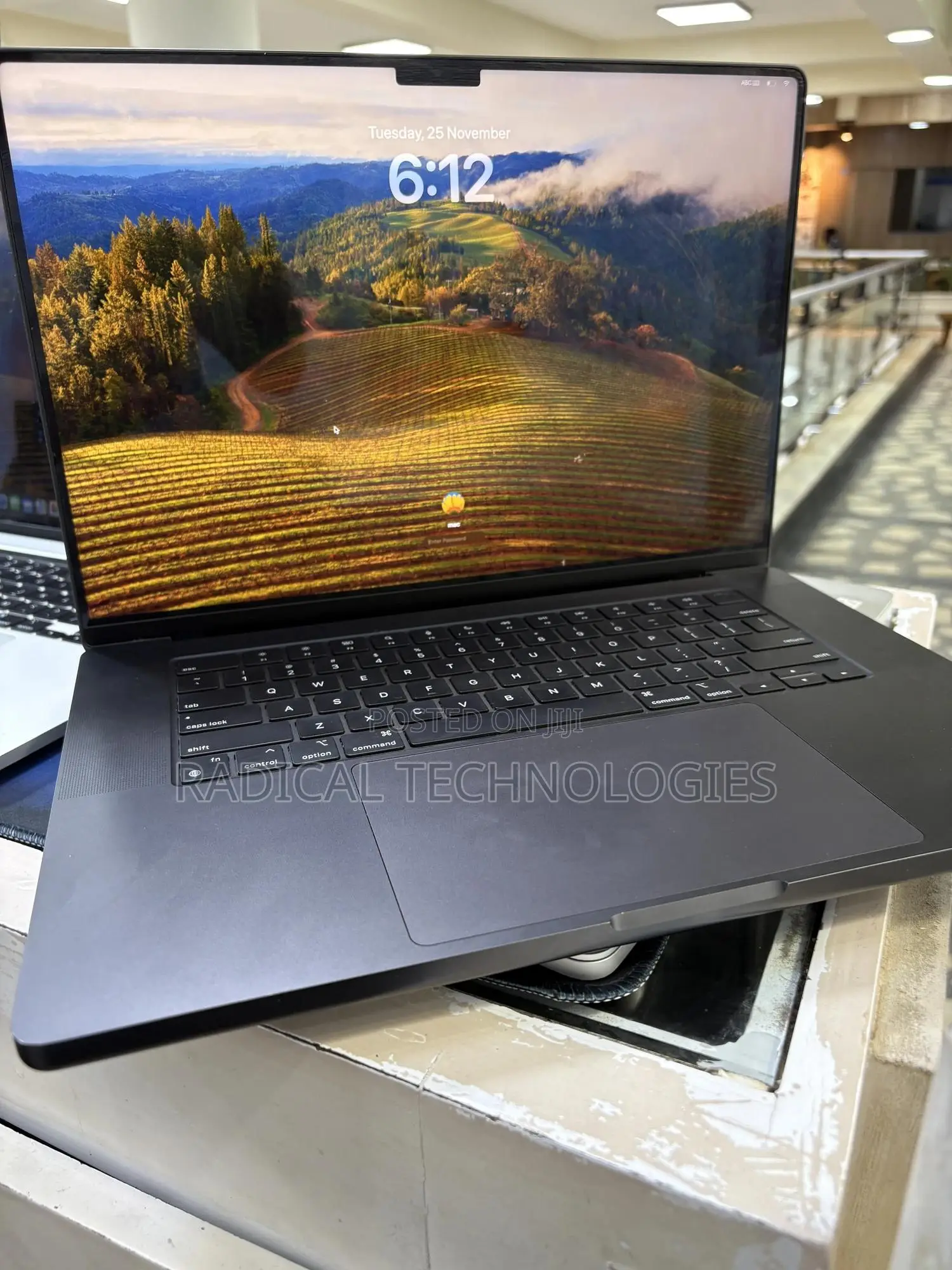 New Apple MacBook Pro 2023 M3 14-Inch 16GB Intel Core I9 SSD 512GB