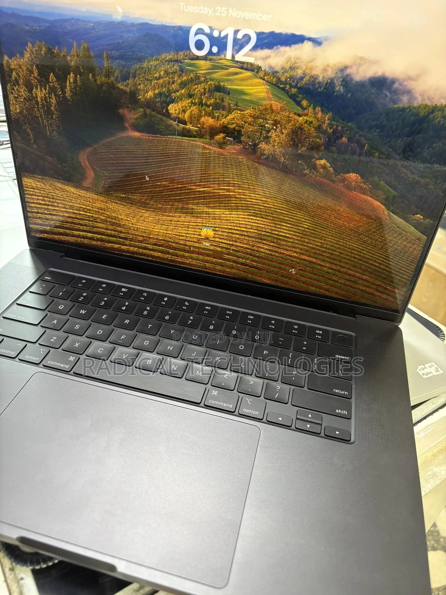 New Apple MacBook Pro 2023 M3 14-Inch 16GB Intel Core I9 SSD 512GB