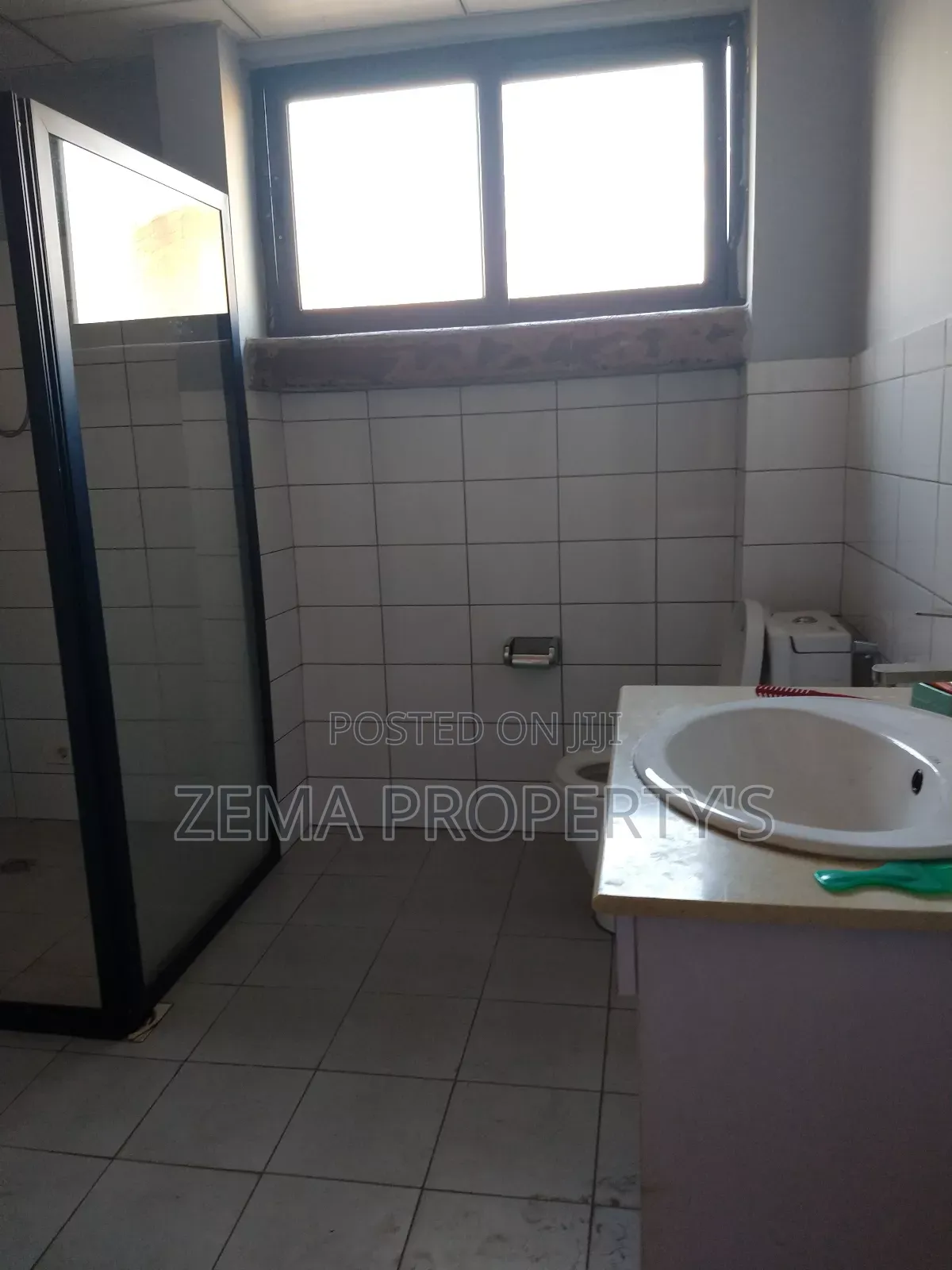 20bdrm Apartment in Bole for rent