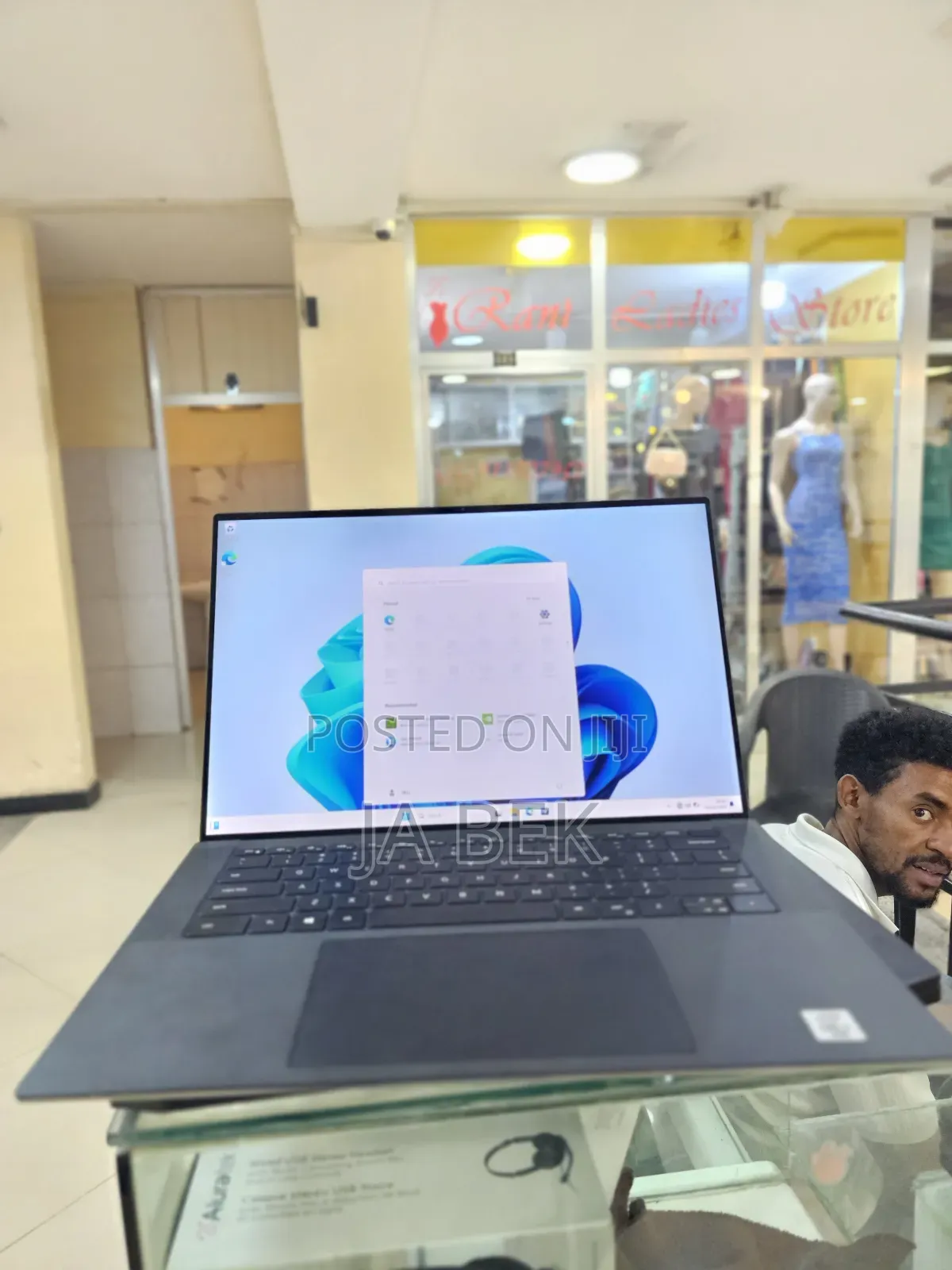 New Laptop Dell Precision 5550 16GB Intel Core I7 SSD 512GB