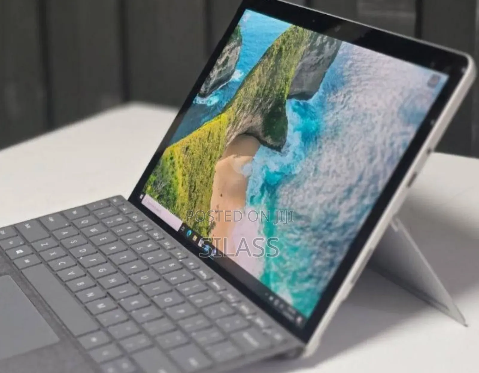 New Laptop Microsoft Surface 8GB SSD 128GB