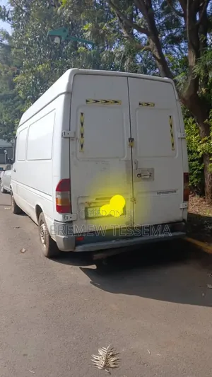 Mercedes-Benz Sprinter 2000 White