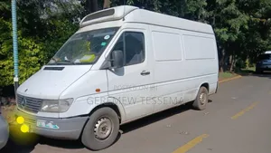 Mercedes-Benz Sprinter 2000 White
