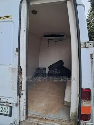 Mercedes-Benz Sprinter 2000 White