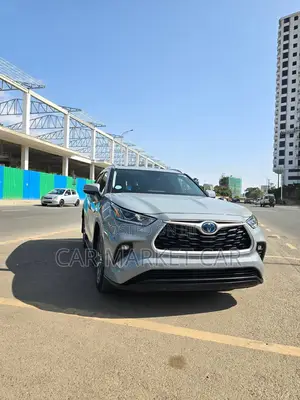Photo - Toyota Highlander Hybrid LE AWD 2023 Gray