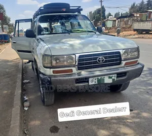 Toyota Land Cruiser 1990 White
